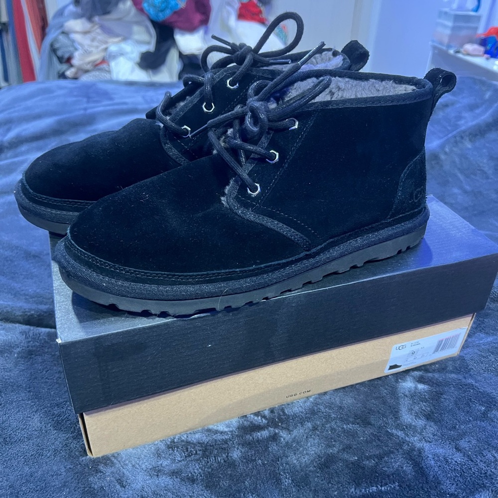 Men’s neumel uggs, brand new, never worn, size 9